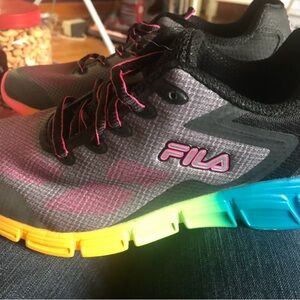 New~Girl’s 5.5 Fila Kameo Athletic Gray Sneakers with Rainbow Soles!